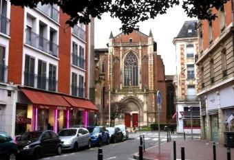 Hyper-Centre historique avec possibilit   parking allows 18 year olds to book a room