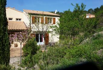 La Thorie Ma maison de vacances has Balcony rooms