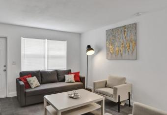 2Bd Holiday Retreat West Palm Beach Art Scene has Balcony rooms