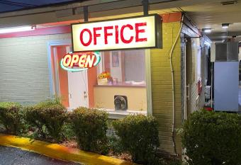 Budget Inn has Smoking rooms