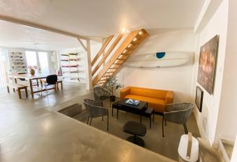 Le r  ve en bord d oc  an, planches de surf inclues! allows 18 year olds to book a room