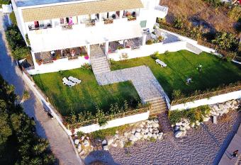 Nereides Apartments has Balcony rooms