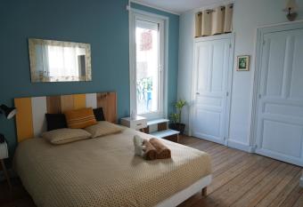 72m   avec terrasse dans demeure angevine de 2   tages has Balcony rooms