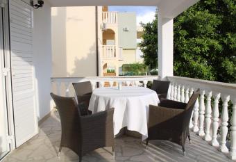 Superior 4 rooms 4 bathrooms apt has Balcony rooms