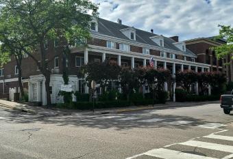 Lowell Inn has Balcony rooms