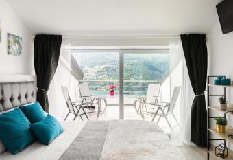 La Terrazza sul Lago di Como has Balcony rooms