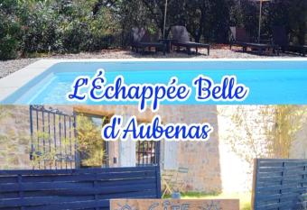 2 pi  ces  has Balcony rooms