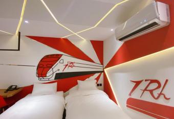 Love Tong has rooms with a private hot tub