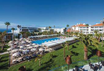 Hotel Riu Arecas - Adults Only allows 18 year olds to book a room
