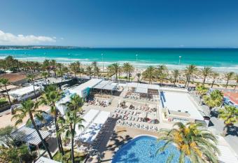 Hotel Riu San Francisco - Adults Only allows 18 year olds to book a room