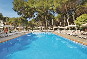 Hotel Riu Festival allows 18 year olds to book a room