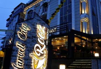 Marvell City Otel has Balcony rooms