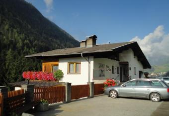 Haus Dorfblick has Balcony rooms
