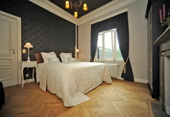 B&B Expo 13 allows 18 year olds to book a room