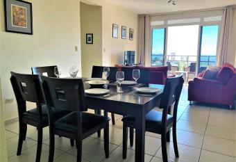 Luxury Modrn Apartment, w/amazing view, 3BR,Escalon,Exclus,Secur allows 18 year olds to book a room