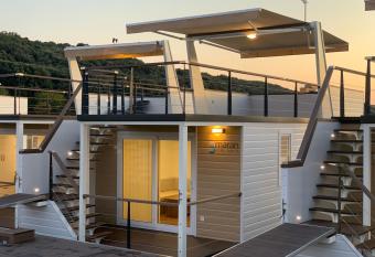 Floating House - ARENA 2 has Balcony rooms