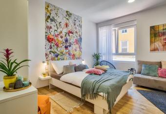 Amphitheater Garden Studio Apartments has Balcony rooms