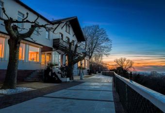 Schlosshotel Molkenkur allows 18 year olds to book a room