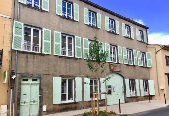 Orfenor allows 18 year olds to book a room