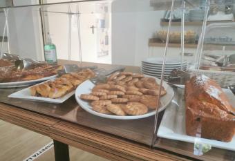 Albergo Villa Aida allows 18 year olds to book a room