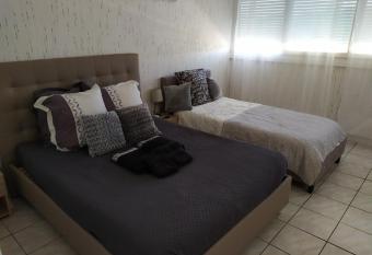 Petite halte Appt 103 allows 18 year olds to book a room