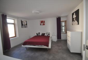 sassenage au pied du Vercors 2 appartements allows 18 year olds to book a room