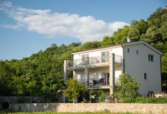 Plamenatz studio apartments has Balcony rooms