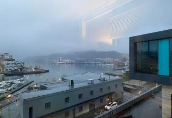 Beautiful apartment with amazing view allows 18 year olds to book a room