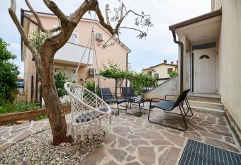 Villa Dvori has Balcony rooms