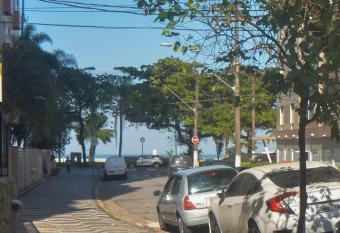 Flat Gonzaga Praia allows 18 year olds to book a room