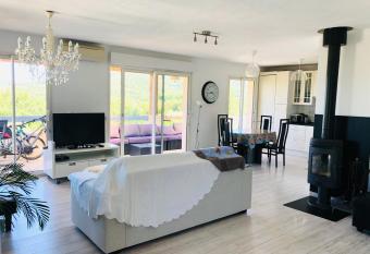 madame LI has Balcony rooms