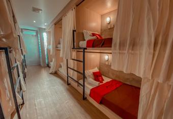 RedDoorz Hostel near Lippo Mall Kuta allows 18 year olds to book a room