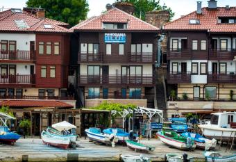 Panorama Blue Family Hotel - Free Parking allows 18 year olds to book a room