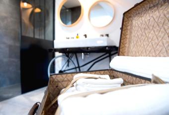 La Petite Valise has Balcony rooms