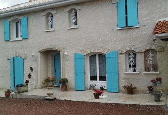 Chambre d   h  tes des tourterelles allows 18 year olds to book a room