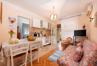 Apartment Nigra has Balcony rooms