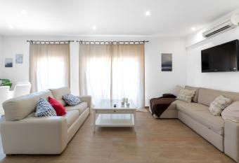 Maka beach apartment v has Balcony rooms