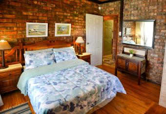 Palm Cottage - Colchester - 5km from Elephant Park allows 18 year olds to book a room
