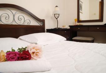 Xenonas Chrisso has Balcony rooms