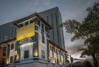 Econtel Queensbay allows 18 year olds to book a room