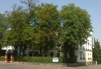 Hotel Wei  e Taube allows 18 year olds to book a room