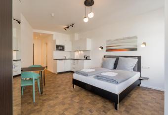 Nena Apartments Hermannplatz has Balcony rooms