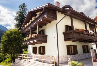 Villa Erika has Balcony rooms