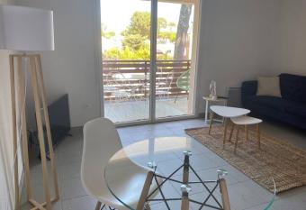 Superbe apt proche plage et centre ville has Balcony rooms