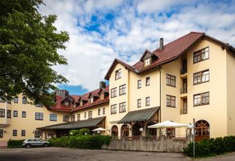 Hotel Hoyacker Hof allows 18 year olds to book a room