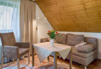 Drei Tannen - Wohnung 12 - Apartmenthaus, Titisee, nahe Badeparadies has Balcony rooms