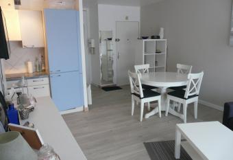 RESIDENCE LES BAINS HOULGATE has Balcony rooms