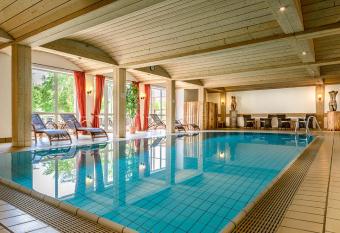 Hotel G  ller allows 18 year olds to book a room