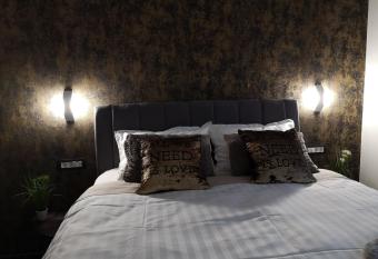 Luxury rooms Lira allows 18 year olds to book a room