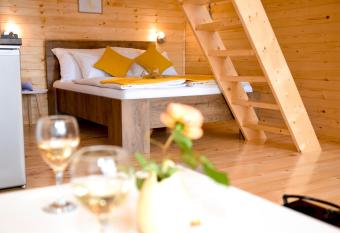 Cottage Lana has Balcony rooms